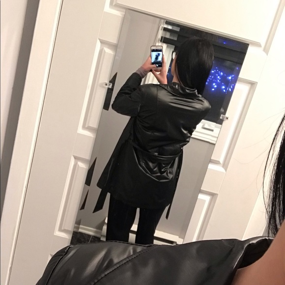 Black shiny coat - Picture 5 of 8